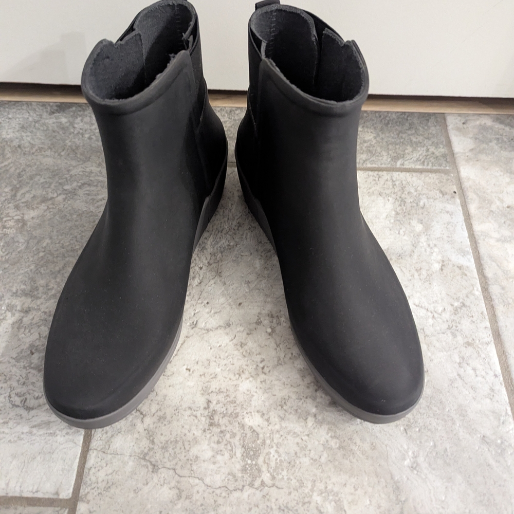Women's Black Ankle Boots - Picture 2 of 4